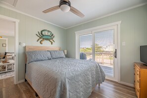 4 bedrooms, free WiFi - Prissy Gale - S Nags Head MP 17.5, 60 Yds to Beach, Fire Pit, Pets OK, Pier Passes (South Nags Head)