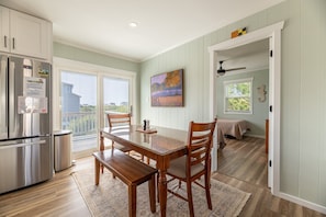 4 bedrooms, free WiFi - Prissy Gale - S Nags Head MP 17.5, 60 Yds to Beach, Fire Pit, Pets OK, Pier Passes (South Nags Head)