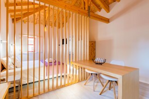 Comfort Loft | Living area | 40-inch LCD TV with cable channels, TV - Lemago São Bento (Porto)