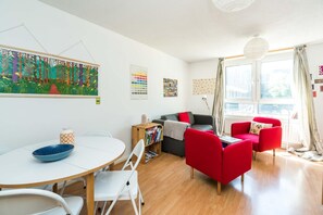 Apartment (1 Bedroom) | Dining - Bright & Cosy Studio Close to Central London (London)