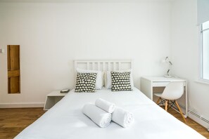 아파트 (2 Bedrooms) | 2 개의 침실, 침대 시트