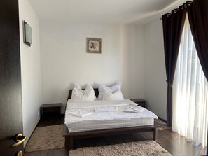 Comfort Apartment | Premium bedding, down comforters, minibar, desk - HANUL CONITEI (Sovata)