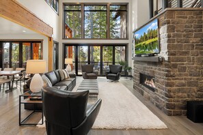 Smart TV, fireplace, table football - Stunning 6BR Home in Suncadia! Expertly furnished w/Game Rm*Hot Tub*Fire Pit (Cle Elum)