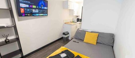 Studio | WiFi (free), bed sheets