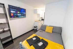 Studio | Free WiFi, bed sheets