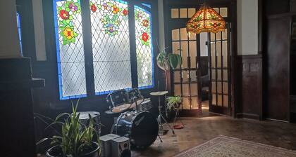 Gran casona en barrio Yungay, recién remodelada. Barrio muy tranquilo y céntrico