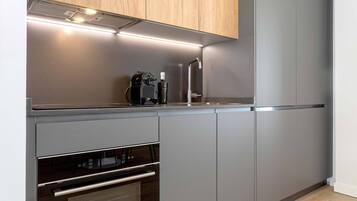 Fridge, microwave, dishwasher, coffee/tea maker