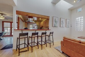 Interior - El Sol! Near UNM, Nob Hill, Airport and Hospitals! (Albuquerque)