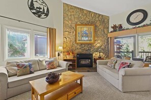 TV, fireplace, DVD player, offices - Charming 2BR Condo in the Heart of Breckenridge! (Breckenridge)