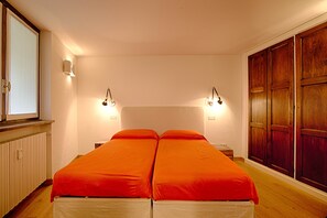 Apartment | Laptop workspace, blackout drapes, iron/ironing board, free WiFi