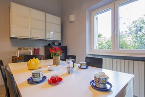 Appartement | Cuisine privée | Réfrigérateur, un four, lave-vaisselle, vaisselle et ustensiles