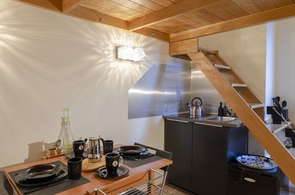 Apartment | Essbereich im Zimmer