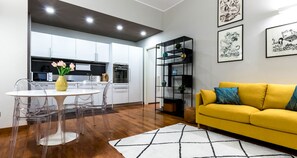 Private kitchen - JOIVY Elegant 1 Br Apt In Front Of The Sforzesco Castle (Milan)
