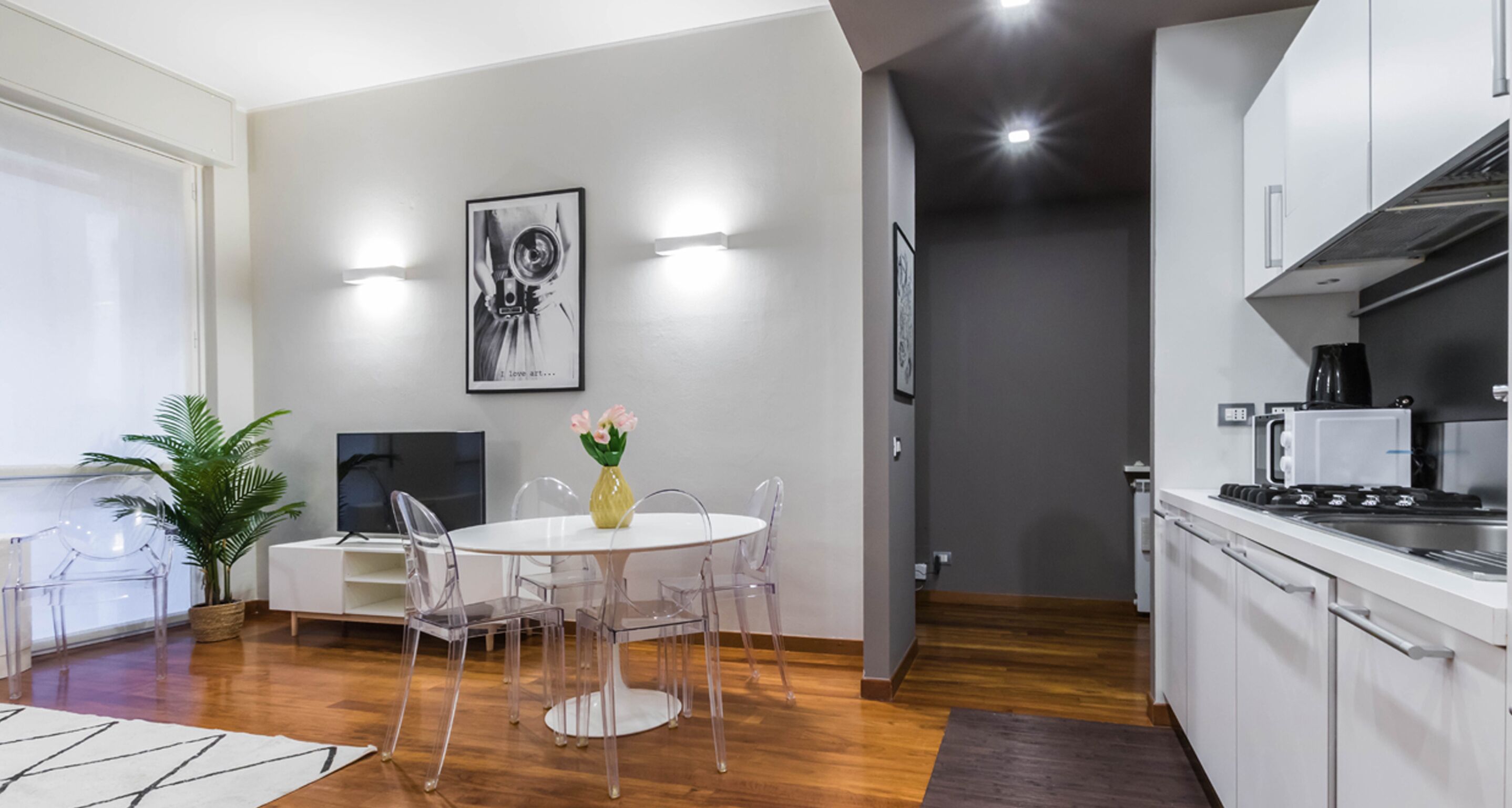 Apartamento | Cocina privada | Frigorífico, microondas, horno y placa de cocina