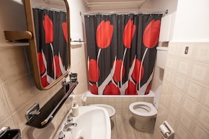 Apartment | Bathroom