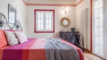 Apartment | 4 bedrooms, laptop workspace, iron/ironing board, free WiFi