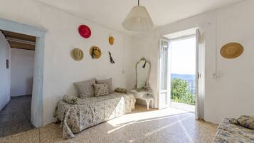 Apartment | Living area | 20-inch TV with cable channels