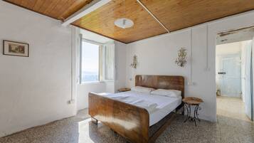 Apartment | 2 bedrooms, laptop workspace, iron/ironing board, free WiFi