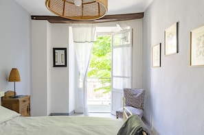Room - JOIVY Charming Apt For 3, W/Big Green Garden, In Ponzone (Ponzone)