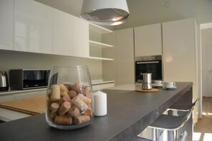 City-Apartment, 2 Schlafzimmer | Eigene Küche | Espressomaschine, Wasserkocher mit Kaffee-/Teezubehör, Esstisch