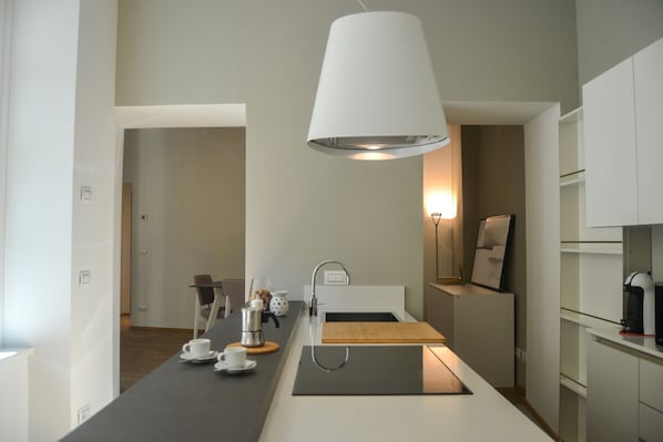 Apartamento urbano, 2 quartos | Cozinha privada | Máquina de café expresso, cafeteira/chaleira, mesas de jantar