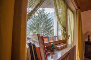 Appartamento | 3 camere, una scrivania, lenzuola