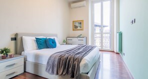 1 bedroom, free WiFi - JOIVY Elegant 1 Br Flat Next To Milano Centrale (Milan)