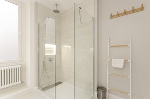 Apartment, 1 Double Bed with Sofa bed, City View | Bathroom | Shower, free toiletries, hair dryer, bidet - JOIVY Elegant flat near Spianata Castelletto (Genoa)