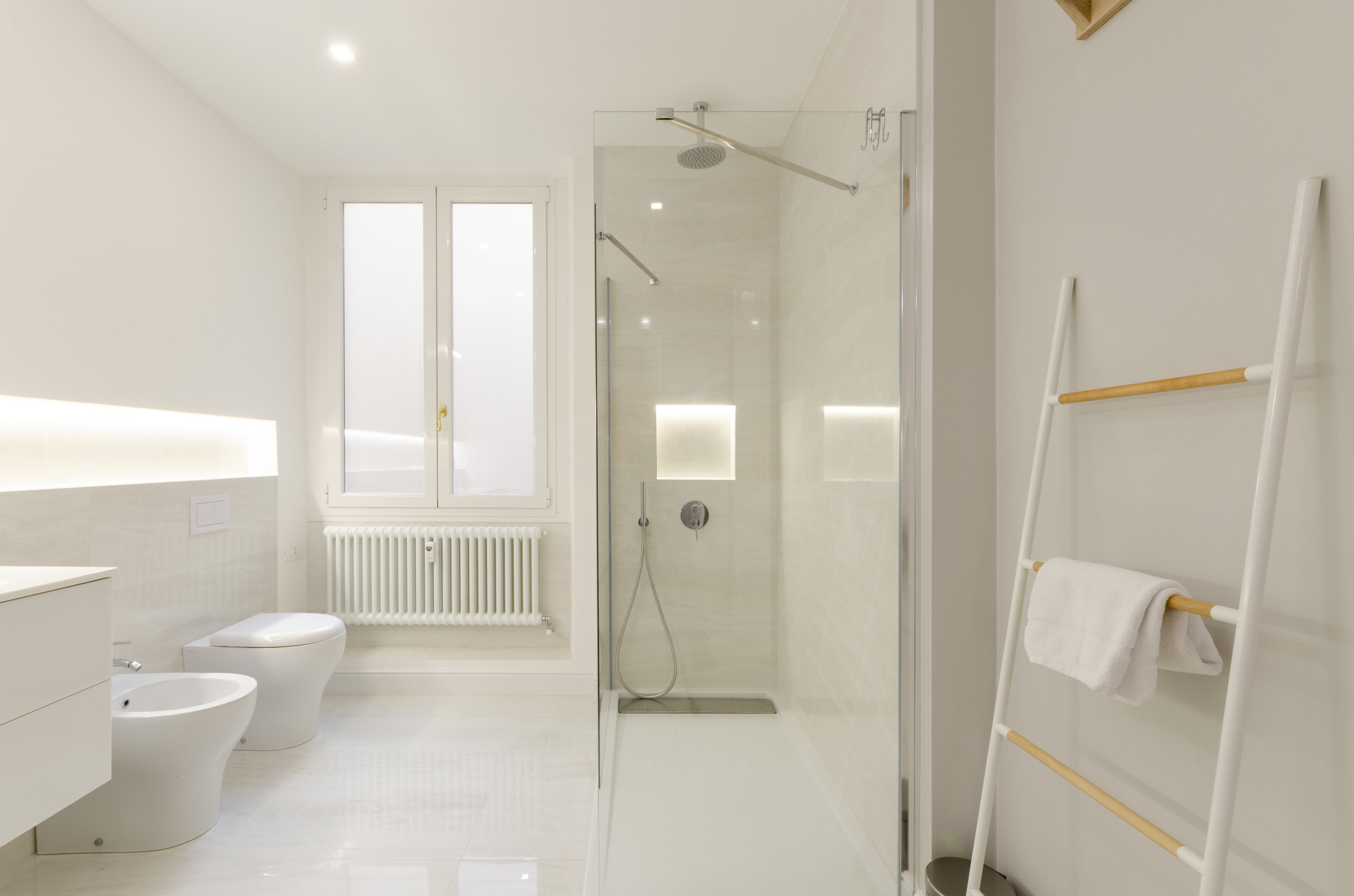 Appartement, 1 lit double et 1 canapé-lit, vue ville | Salle de bain | Douche, articles de toilette gratuits, sèche-cheveux, bidet