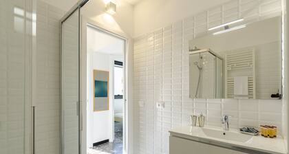 JOIVY Spacious Apt For 6, Near Train Station And Beach