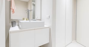 Bathroom - JOIVY Fulcorina Brera Chic apt near the Royal Palace (Milan)