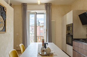 Apartment | Private kitchen - JOIVY Chic Chiavari Apt With 2 Spacious Terraces (Chiavari)