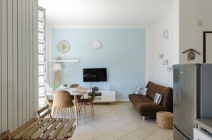 Living area - JOIVY Apt For 6, Near Centre, Beach And Train Station (Sestri Levante)