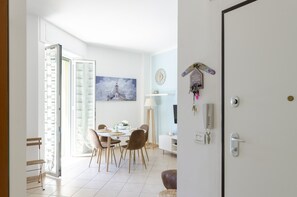Living area - JOIVY Apt For 6, Near Centre, Beach And Train Station (Sestri Levante)