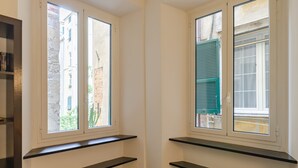 Unclassified image, 2 of 33, button - JOIVY Vibrant Apt For 6, Close To The Aquarium Of Genoa (Genoa)