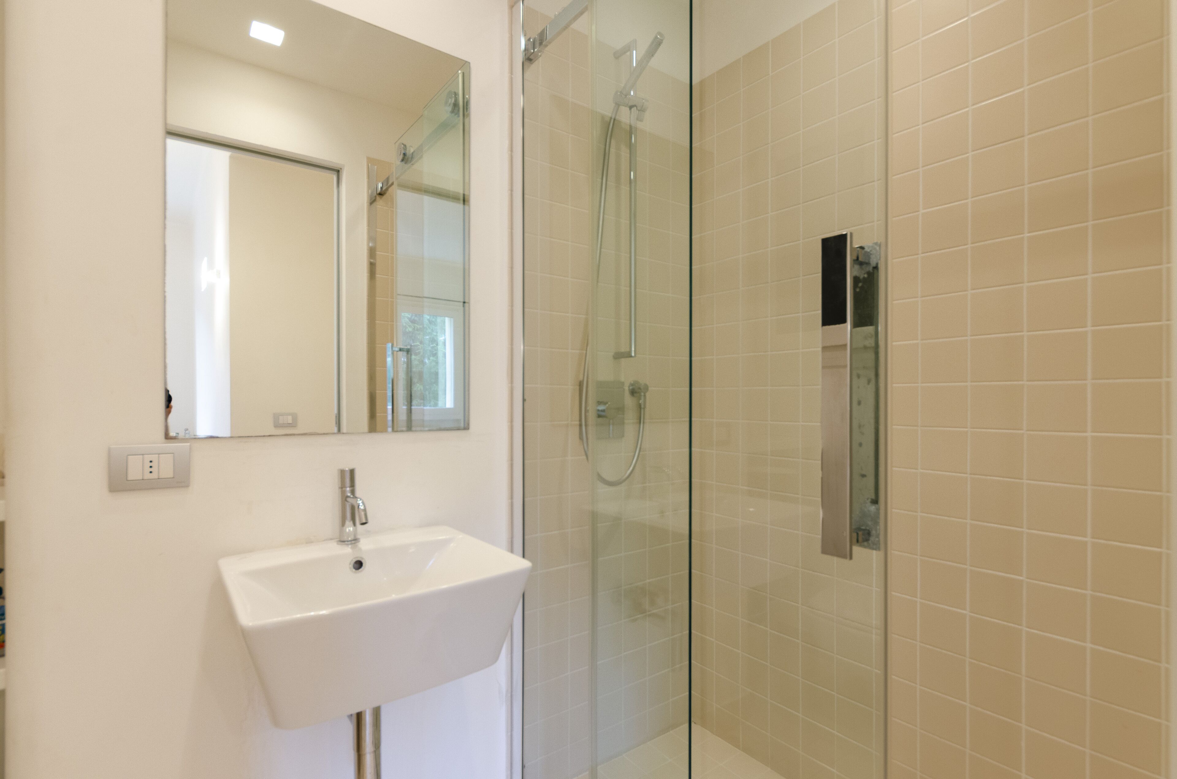 Departamento | Baño | Regadera y toallas 