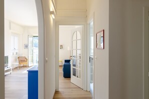 Hallway - JOIVY Bright Apt For 5, Near Beach, In Camogli (Camogli)