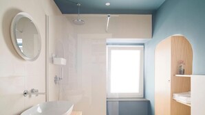 Bathroom - JOIVY Bright Apt Near The Train And Bus Station (Genoa)