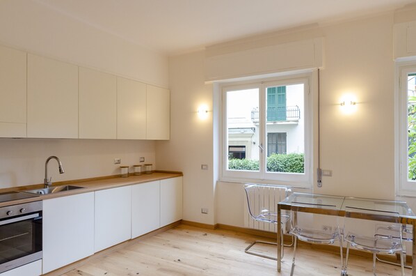 Apartment, 3 Bedrooms | Private kitchen