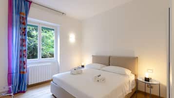 Apartment, 3 Bedrooms | 3 bedrooms, desk, free WiFi, bed sheets