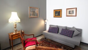 Living area - JOIVY Spacious Flat For 7, Near Train Station In Genova (Genoa)