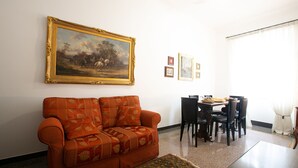 Living area - JOIVY Spacious Flat For 7, Near Train Station In Genova (Genoa)