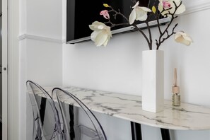 Apartment | Essbereich im Zimmer