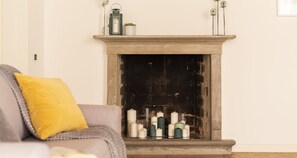 Apartment | Living area | 32-inch flat-screen TV with cable channels, TV - JOIVY Charming Flat Next to Duomo di Como (Como)