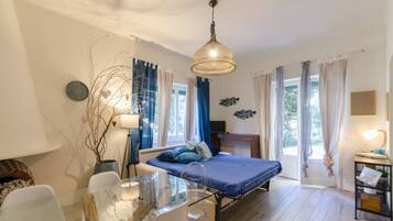 Apartment | Living area | Flat-screen TV