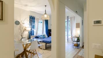 Apartment | Living area | Flat-screen TV