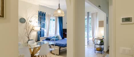 Apartment | Living area | Flat-screen TV