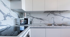 Apartment | Eigene Küche | Wasserkocher, Esstisch