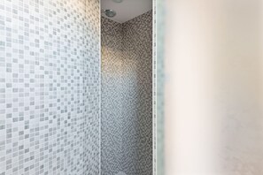 Bathroom - JOIVY Bright And Cozy Studio For 2 In Porta Genova (Milan)