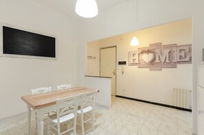 Living area - JOIVY Charming Apt For 4 In Historical Centre Of Genoa (Genoa)